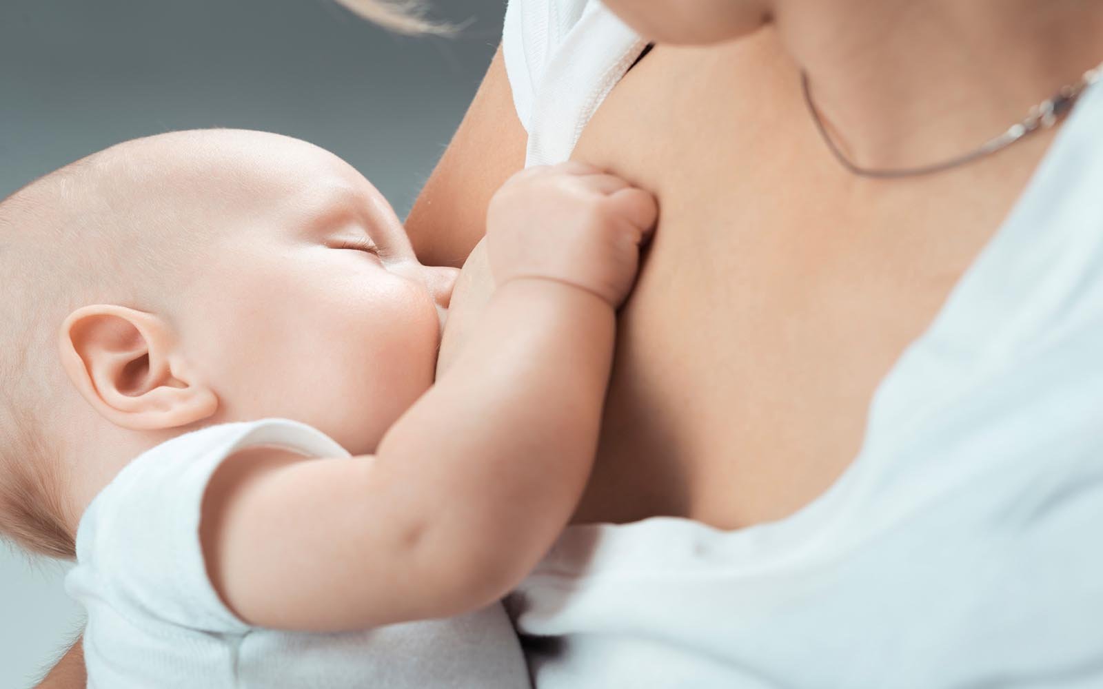 Breastfeeding Benefits, Nutrition Tips & How It Affects Baby Sleep